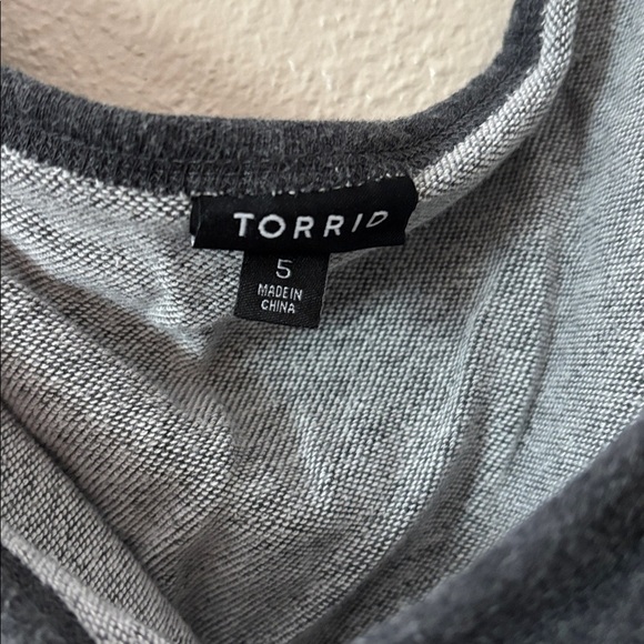 Torrid Charcoal Grey Tiger Off Shoulder Sweatshirt Women’s Plus Size 5X - Picture 3 of 6